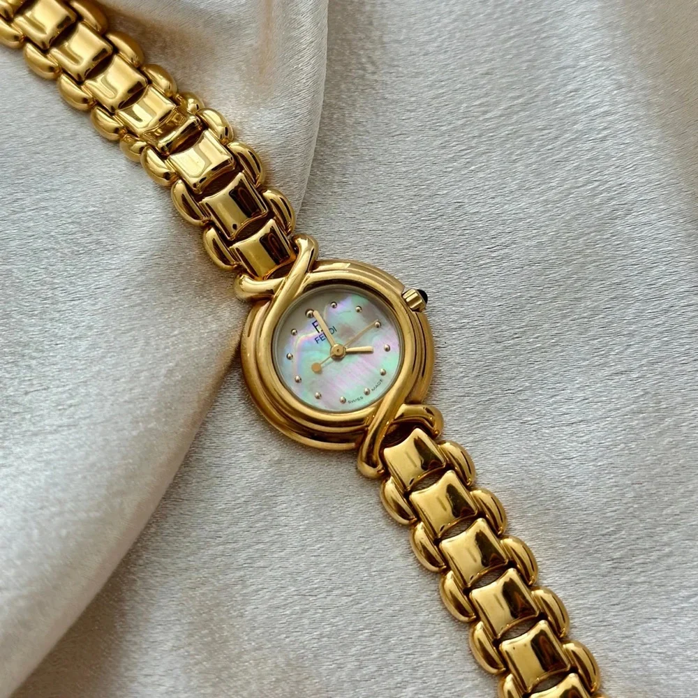 AUTHENTIC VINTAGE FENDI MOTHER-OF-PEARL WATCH - Picture 2 of 10